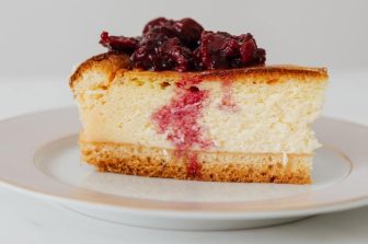 Reasons to Hold on to Cheesecake Factory Stock