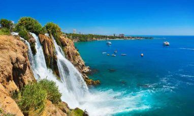 Regent Hong Kong Celebrates Prestigious Win as ̶...