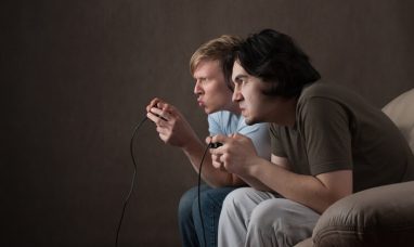 Praxis Tech Partners with Stake to Enhance Global Pa...