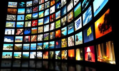 Donna Cardellino Manager/Facilitator Signs Justin Je...