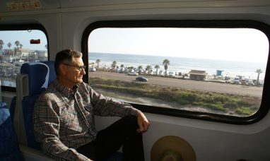 NEW SHUTTLE CONNECTS VISITORS TO NORTH SHORE BUSINES...